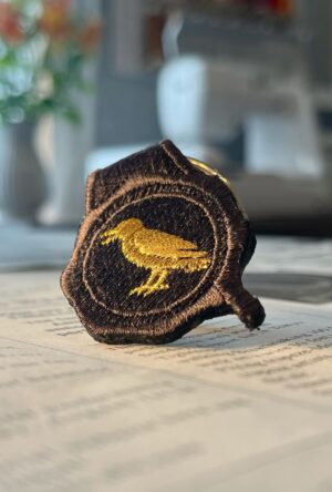 烏の刺繍リング