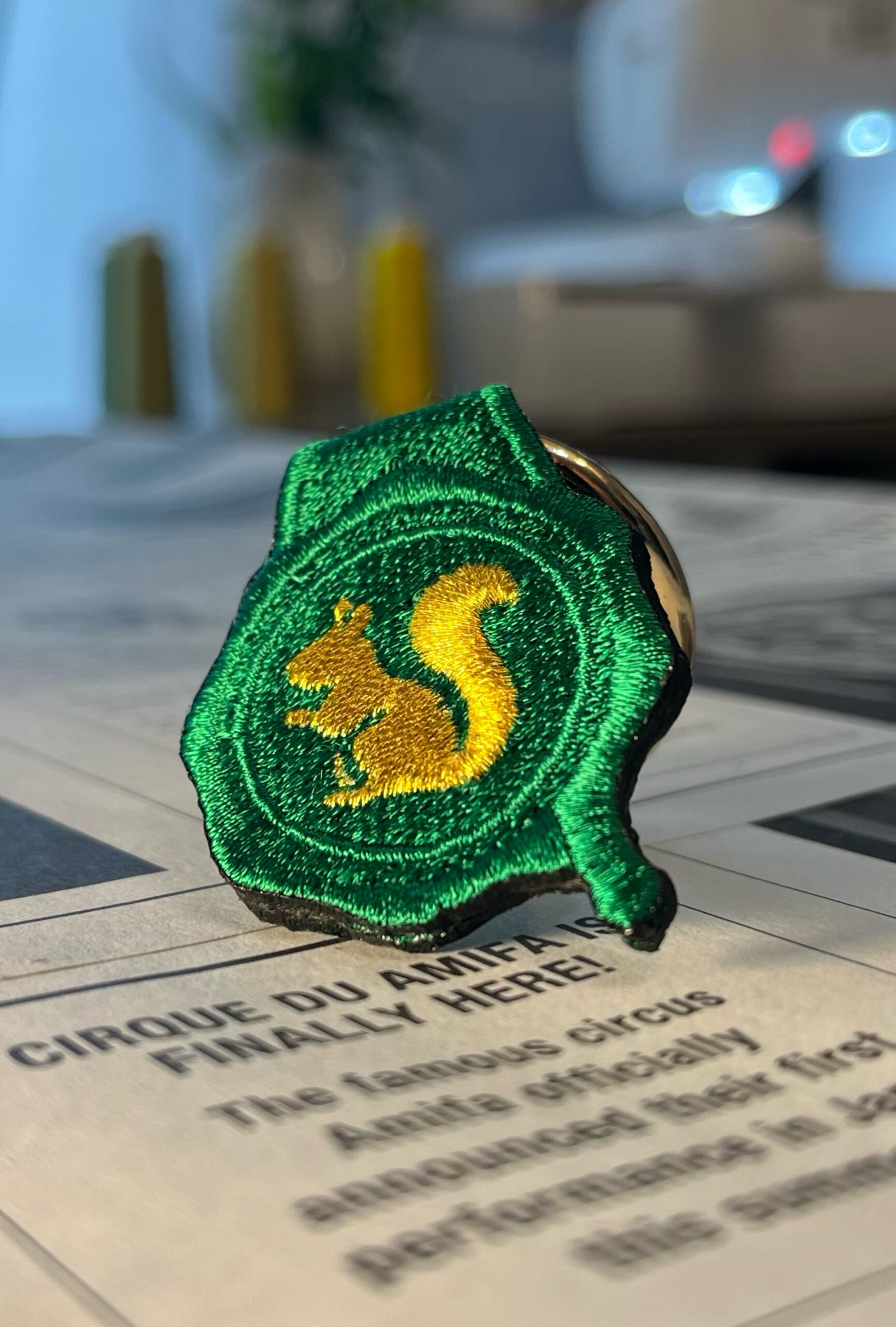 リスの刺繍リング