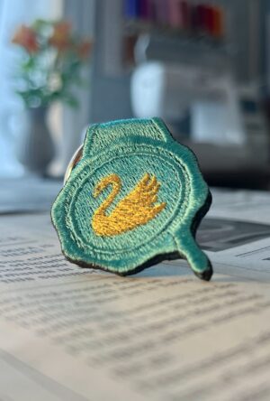 白鳥の刺繍リング