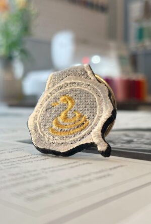 蛇の刺繍リング