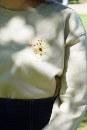 蜂のフローラルスウェット