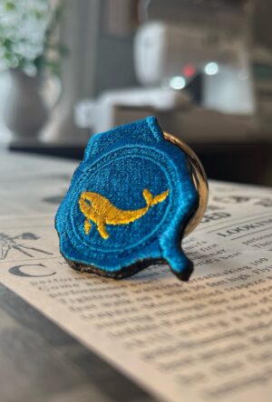 鯨の刺繍リング